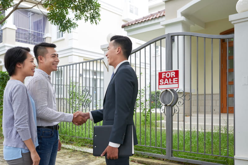 Người mua nhà có phải đóng thuế không